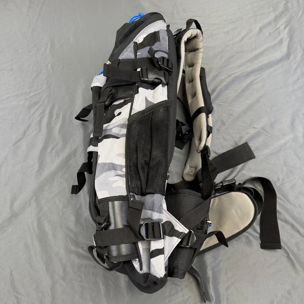 Vintage 686 G.I. Pack Backpack Snowboarding Technical Camo Black Grey